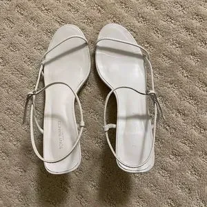 【新品未使用】　トニービアンコ　caprice sandal 37 Caprice Gold Nappa Metallic Heels | Heels | Tony Bianco USA